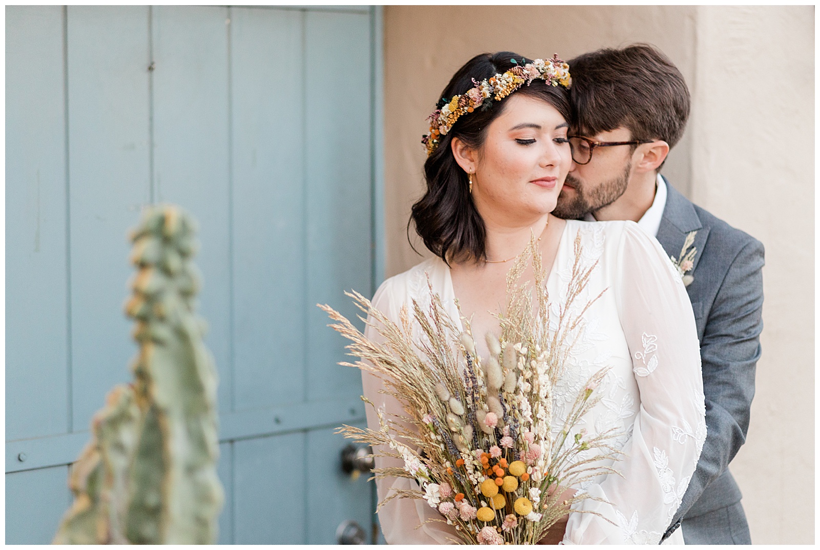 Phoenix wedding photographer couple poses at Desert Botanical Gardens