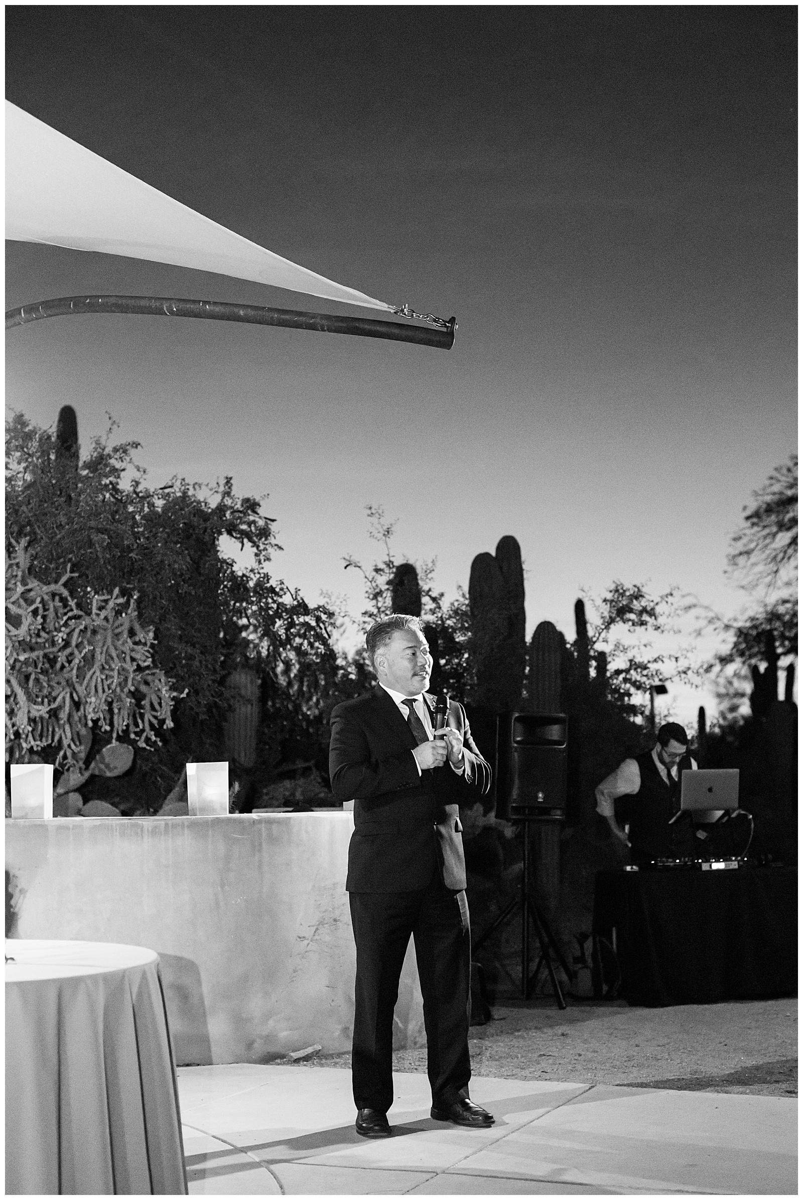Arizona wedding photography father of the bride making a toast.